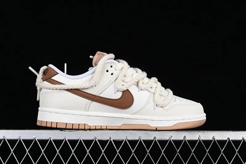 All Categories Nk SB Dunk Series Nk SB Dunk Low Low-top sneakers Nk Dunk Low Troublemaker Doll Soybean Milk Bear Maillard Simple and versatile SB strap low-top casual sneakers DD1873-200